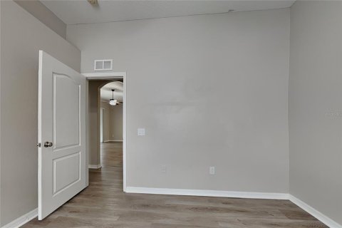 Villa ou maison à louer à Spring Hill, Floride: 5 chambres, 193.14 m2 № 2418622 - photo 12