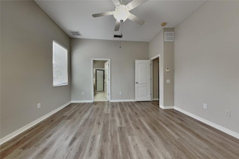 Villa ou maison à louer à Spring Hill, Floride: 5 chambres, 193.14 m2 № 2418622 - photo 8