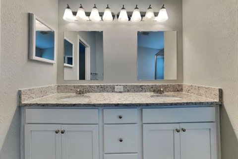 House in Wesley Chapel, Florida 4 bedrooms, 190.82 sq.m. № 2376875 - photo 8