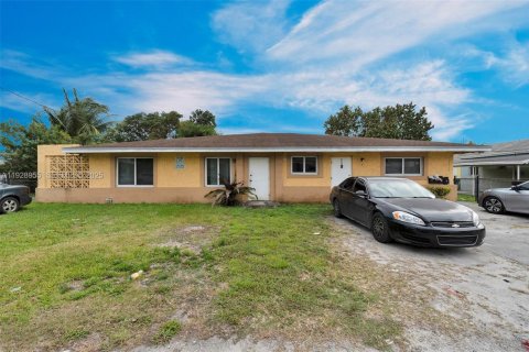 Immobilier commercial à vendre à Miami, Floride: 459.96 m2 № 1987432 - photo 4