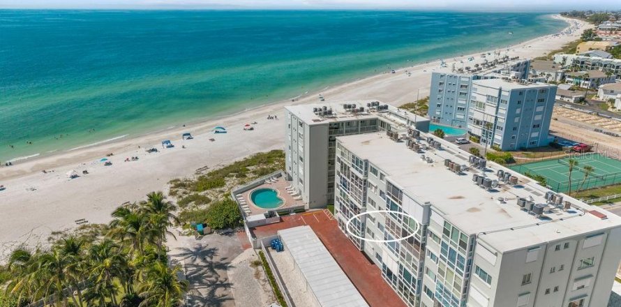 Condominio en Holmes Beach, Florida, 2 dormitorios  № 2431607