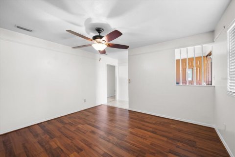 House in Gainesville, Florida 4 bedrooms, 151.52 sq.m. № 2348301 - photo 11