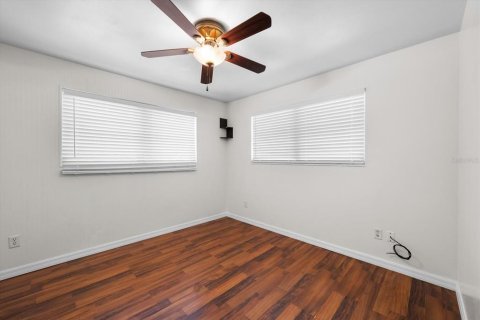 House in Gainesville, Florida 4 bedrooms, 151.52 sq.m. № 2348301 - photo 16