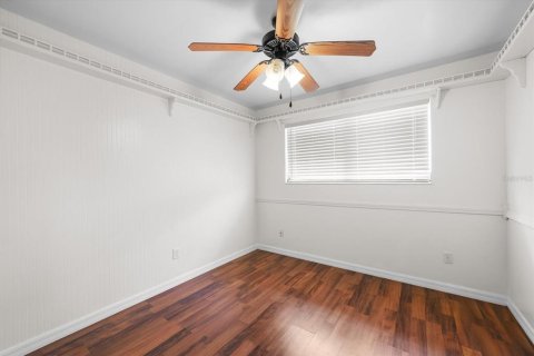 House in Gainesville, Florida 4 bedrooms, 151.52 sq.m. № 2348301 - photo 13