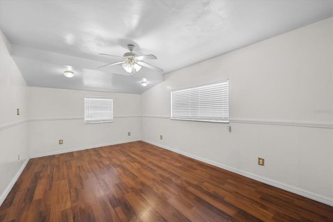 House in Gainesville, Florida 4 bedrooms, 151.52 sq.m. № 2348301 - photo 8