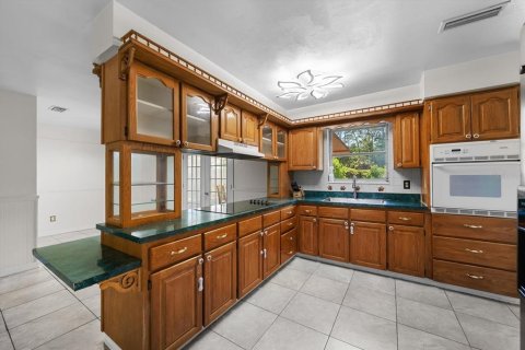 House in Gainesville, Florida 4 bedrooms, 151.52 sq.m. № 2348301 - photo 3