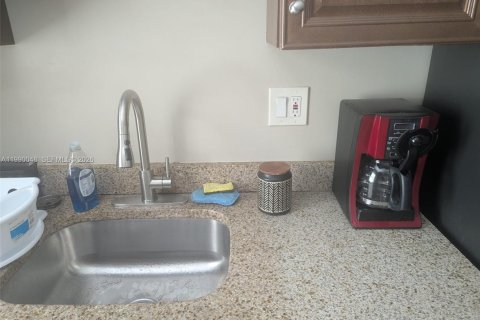 Снять в аренду кондоминиум в Санни-Айлс-Бич, Флорида 1 спальня, 57.6м2, № 2057574 - фото 6