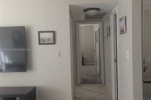 Снять в аренду кондоминиум в Санни-Айлс-Бич, Флорида 1 спальня, 57.6м2, № 2057574 - фото 10