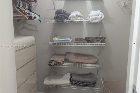 Снять в аренду кондоминиум в Санни-Айлс-Бич, Флорида 1 спальня, 57.6м2, № 2057574 - фото 13