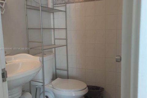 Снять в аренду кондоминиум в Санни-Айлс-Бич, Флорида 1 спальня, 57.6м2, № 2057574 - фото 14