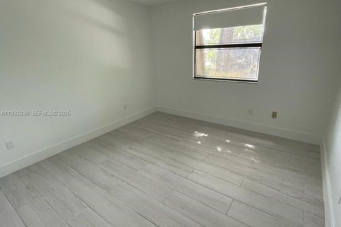 Снять в аренду таунхаус в Майами, Флорида 3 спальни, 135.82м2, № 1990568 - фото 11