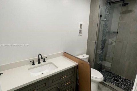 Снять в аренду таунхаус в Майами, Флорида 3 спальни, 135.82м2, № 1990568 - фото 15