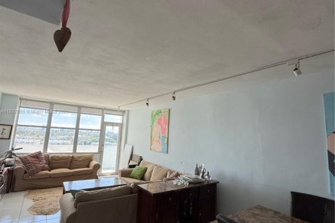 Condominio en venta en Miami Beach, Florida, 2 dormitorios, 106.37 m2 № 1940385 - foto 6