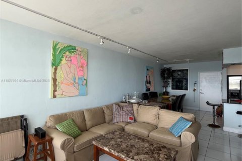 Condominio en venta en Miami Beach, Florida, 2 dormitorios, 106.37 m2 № 1940385 - foto 5