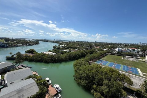Condominio en venta en Miami Beach, Florida, 2 dormitorios, 106.37 m2 № 1940385 - foto 2