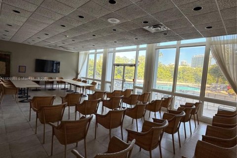 Condominio en venta en Miami Beach, Florida, 2 dormitorios, 106.37 m2 № 1940385 - foto 17