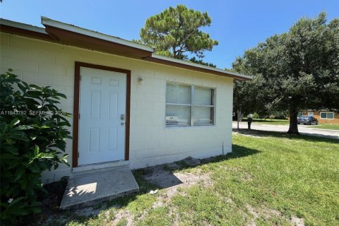 Casa en venta en St. Lucie, Florida, 4 dormitorios, 115.38 m2 № 2000590 - foto 4