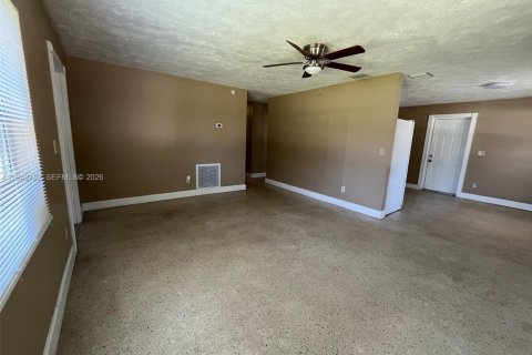 Casa en venta en St. Lucie, Florida, 4 dormitorios, 115.38 m2 № 2000590 - foto 13