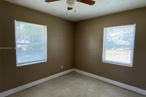 Casa en venta en St. Lucie, Florida, 4 dormitorios, 115.38 m2 № 2000590 - foto 16