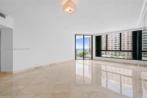Condominio en alquiler en Miami, Florida, 2 dormitorios, 116.59 m2 № 1922169 - foto 5