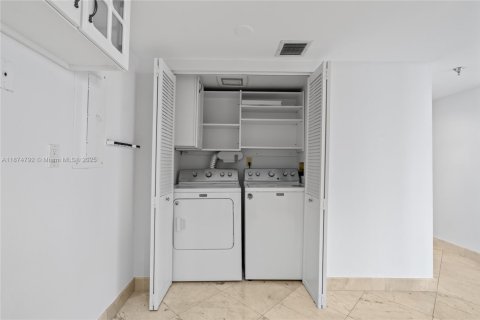 Condominio en alquiler en Miami, Florida, 2 dormitorios, 116.59 m2 № 1922169 - foto 13