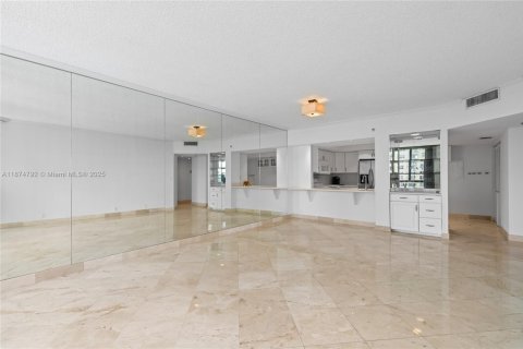 Condominio en alquiler en Miami, Florida, 2 dormitorios, 116.59 m2 № 1922169 - foto 10