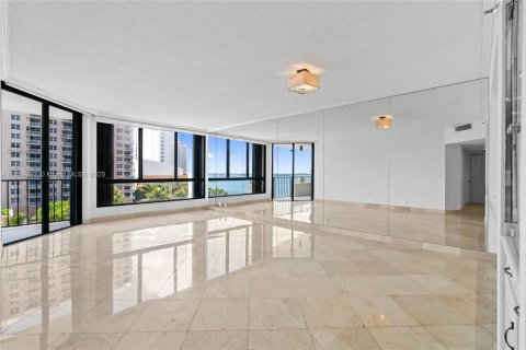 Condominio en alquiler en Miami, Florida, 2 dormitorios, 116.59 m2 № 1922169 - foto 8