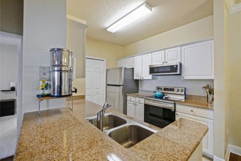 Condo in Winter Garden, Florida, 2 bedrooms  № 1675231 - photo 11