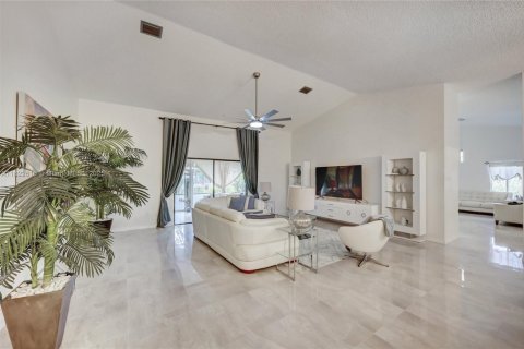 House in Delray Beach, Florida 2 bedrooms, 195.47 sq.m. № 1786546 - photo 7