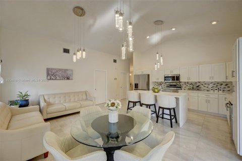 House in Delray Beach, Florida 2 bedrooms, 195.47 sq.m. № 1786546 - photo 16