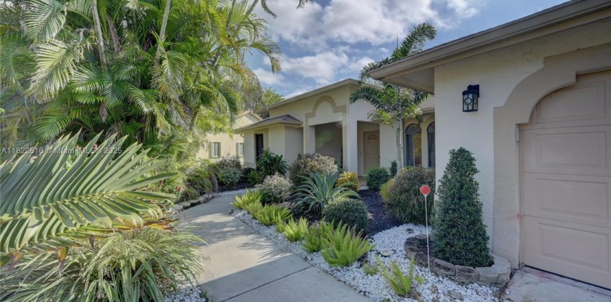 House in Delray Beach, Florida 2 bedrooms, 195.47 sq.m. № 1786546