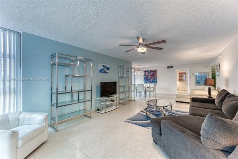 Copropriété à vendre à Pompano Beach, Floride: 2 chambres, 145.86 m2 № 1942029 - photo 2