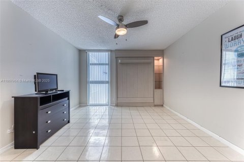 Copropriété à vendre à Pompano Beach, Floride: 2 chambres, 145.86 m2 № 1942029 - photo 10