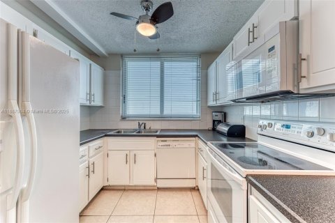 Copropriété à vendre à Pompano Beach, Floride: 2 chambres, 145.86 m2 № 1942029 - photo 6