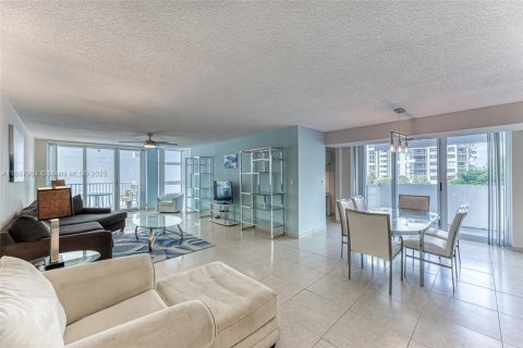 Copropriété à vendre à Pompano Beach, Floride: 2 chambres, 145.86 m2 № 1942029 - photo 3
