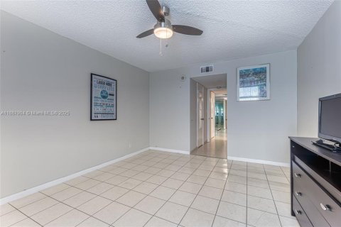 Copropriété à vendre à Pompano Beach, Floride: 2 chambres, 145.86 m2 № 1942029 - photo 11
