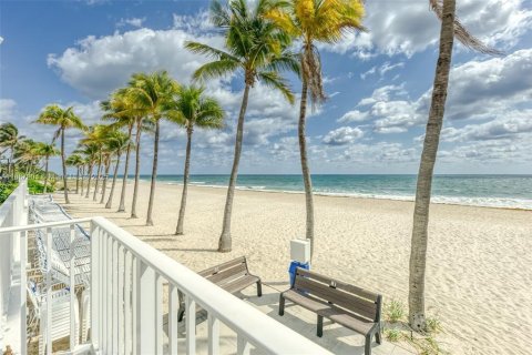 Copropriété à vendre à Pompano Beach, Floride: 2 chambres, 145.86 m2 № 1942029 - photo 1