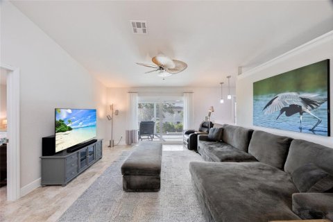 House in Oldsmar, Florida 3 bedrooms, 148.27 sq.m. № 1902447 - photo 9
