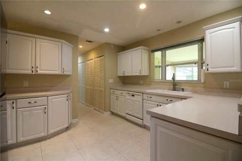 House in Lakeland, Florida 3 bedrooms, 153.47 sq.m. № 2227543 - photo 13