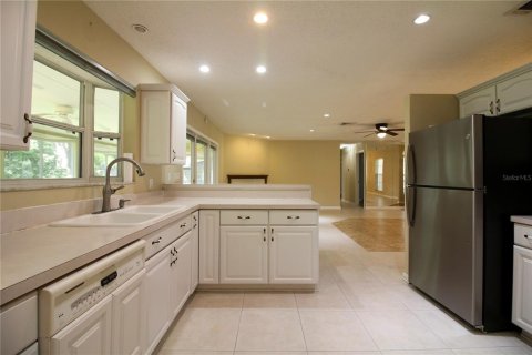 House in Lakeland, Florida 3 bedrooms, 153.47 sq.m. № 2227543 - photo 12