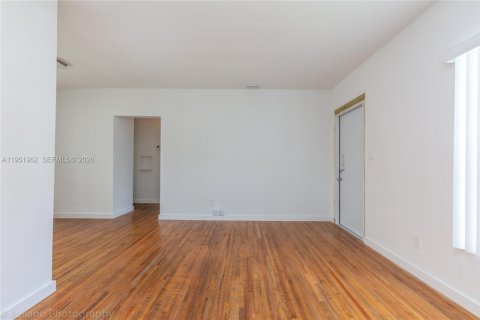 Apartamento en alquiler en Coral Gables, Florida, 1 dormitorio, 57.6 m2 № 2010365 - foto 7