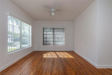 Apartamento en alquiler en Coral Gables, Florida, 1 dormitorio, 57.6 m2 № 2010365 - foto 5