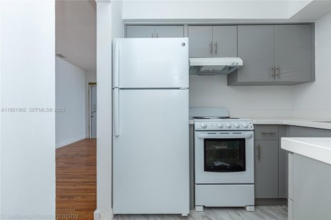 Apartamento en alquiler en Coral Gables, Florida, 1 dormitorio, 57.6 m2 № 2010365 - foto 16