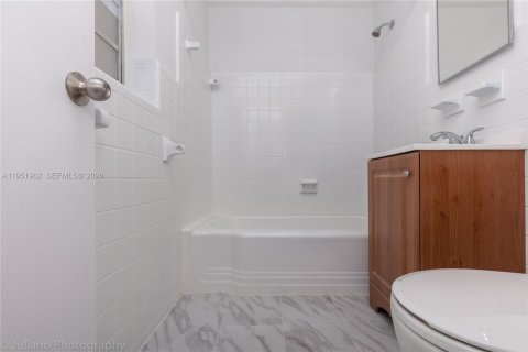 Apartamento en alquiler en Coral Gables, Florida, 1 dormitorio, 57.6 m2 № 2010365 - foto 11