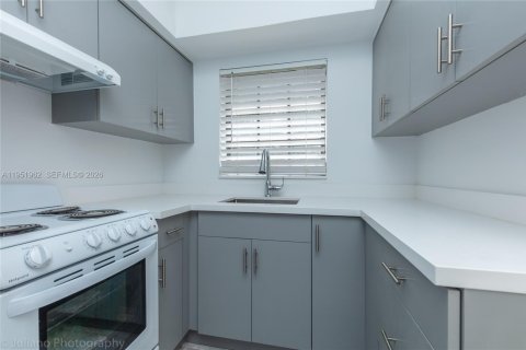 Apartamento en alquiler en Coral Gables, Florida, 1 dormitorio, 57.6 m2 № 2010365 - foto 14