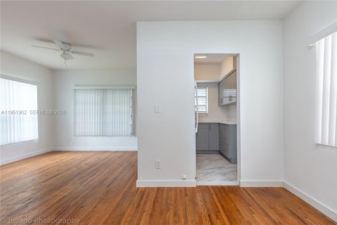 Apartamento en alquiler en Coral Gables, Florida, 1 dormitorio, 57.6 m2 № 2010365 - foto 8