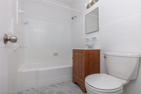 Apartamento en alquiler en Coral Gables, Florida, 1 dormitorio, 57.6 m2 № 2010365 - foto 12