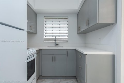 Apartamento en alquiler en Coral Gables, Florida, 1 dormitorio, 57.6 m2 № 2010365 - foto 13