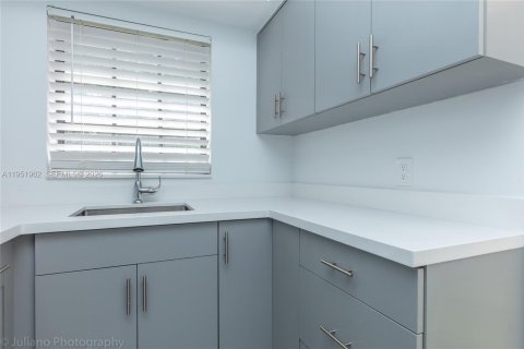 Apartamento en alquiler en Coral Gables, Florida, 1 dormitorio, 57.6 m2 № 2010365 - foto 15