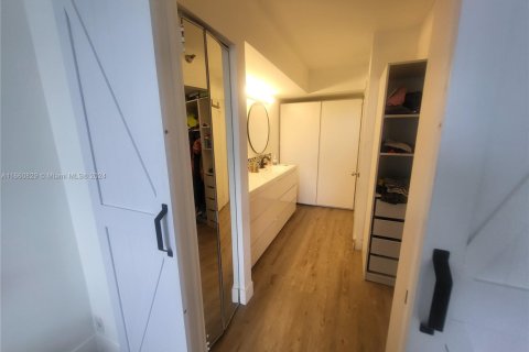 Condo in Aventura, Florida, 2 bedrooms № 1963083 - photo 16